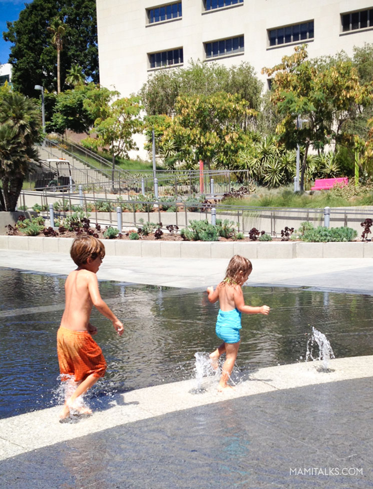 Kids having fun in Grand Park Los Angeles. -MamiTalks.com