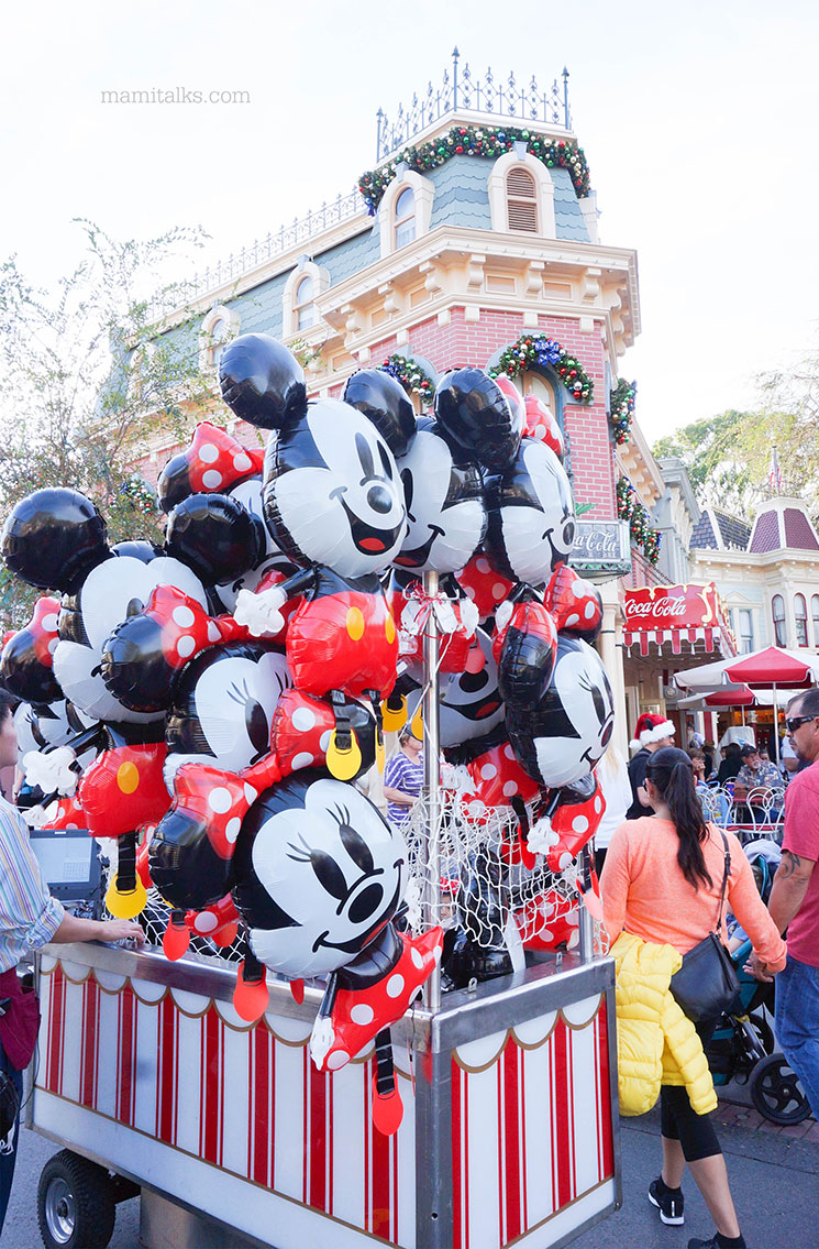 One upon a Time at Disneyland, Mickey Balloons. -MamiTalks.com