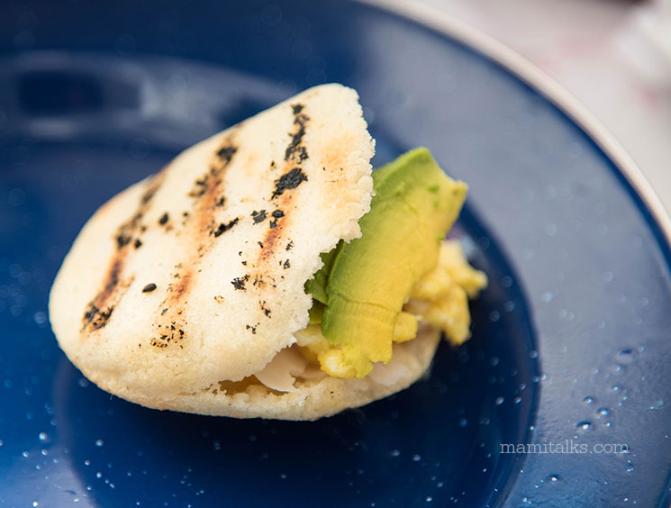 How to cook arepas while camping, there's two easy ways and they are both delicious! -MamiTalks.com
