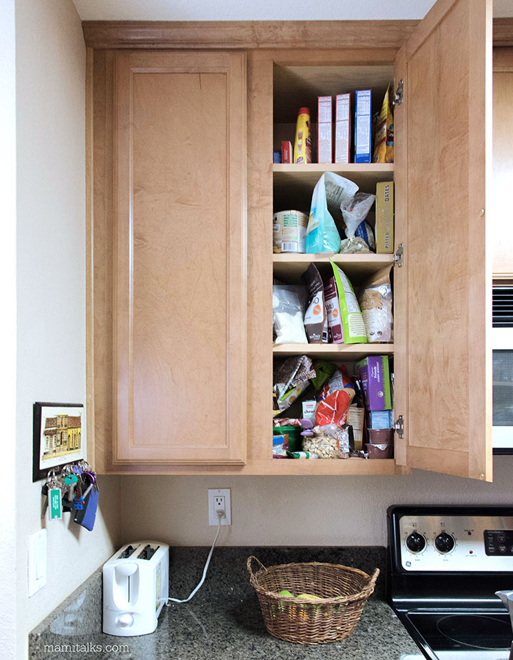 DIY Kitchen cabinet corkboard -MamiTalks.com