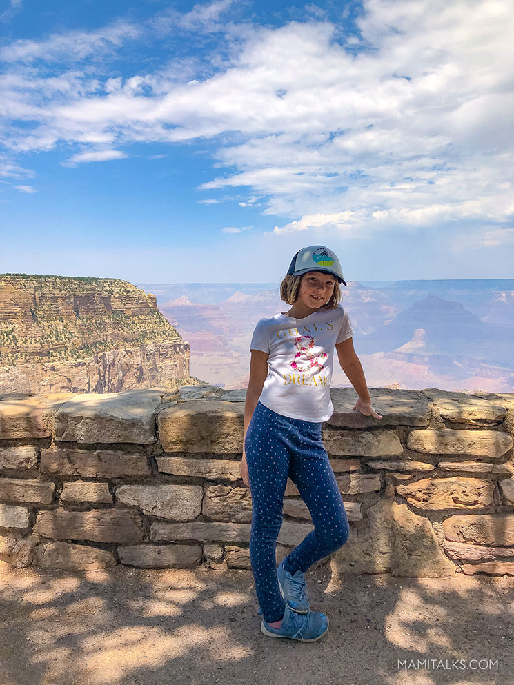 Girl in front of the Grand Canyon. -MamiTalks.com