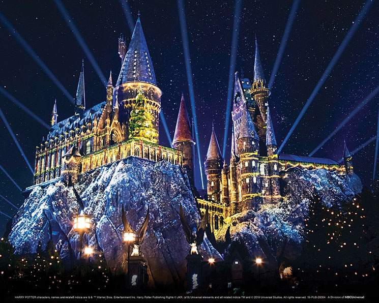 Holidays at Universal Studios, castle lights show! -MamiTalks.com