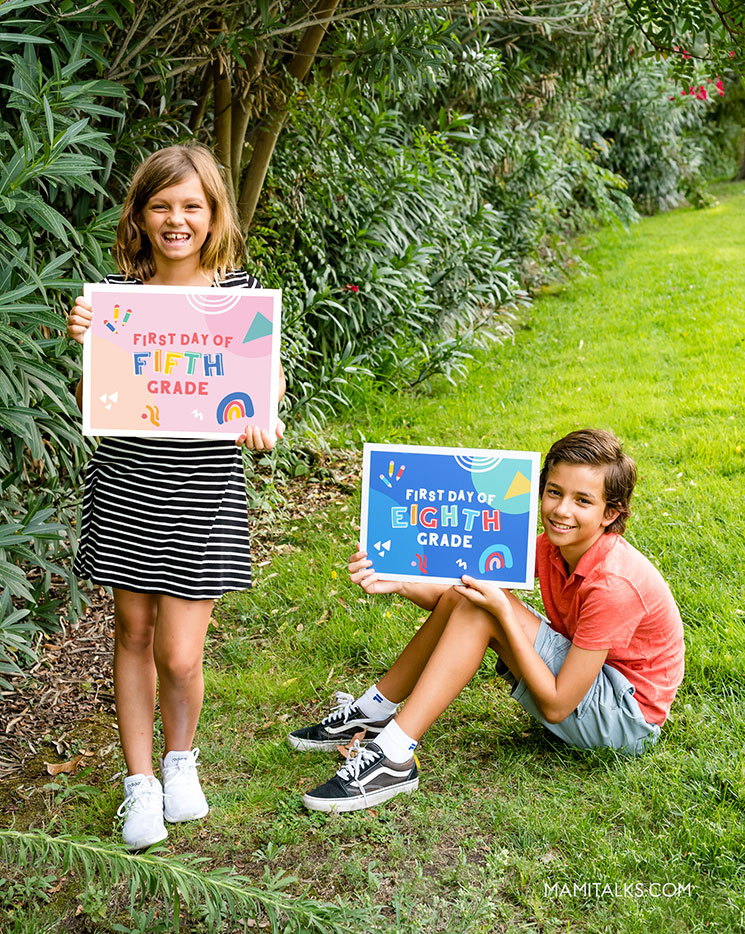 2 kids holding first day of school signs. MamiTalks.com